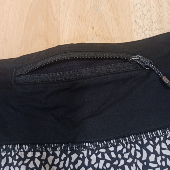 Lululemon women's athletic shorts. Size 6 - Picture 5 of 13